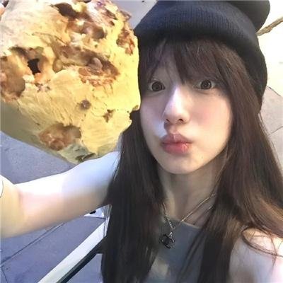 使用下方 20 个影片名，按顺序一一对应，不要改动片名文字，只根据片名和括号内类型提示来虚构全新的故事内容： 前门楼子九丈九 神明渴望游戏 同志宝贝 万世龙魂 乱步奇谭 鬼裤衩 假钞 侦探成旭之龙城岁月 男人三十拉警报 世博总动员 男国少年梦 以父亲的名义 原乡 警魂 线下恋爱 反复缺席 的士艳事 民国大劫案2盗贼先锋 情迷佳人 绽放青春